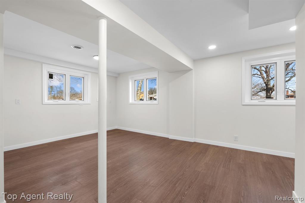 23701 Marlow Street, Oak Park, MI 48237 — Photo 18