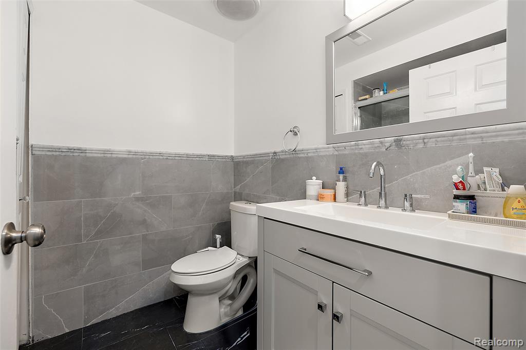 43187 Vintners Place Drive, Sterling Heights, MI 48314 — Photo 34