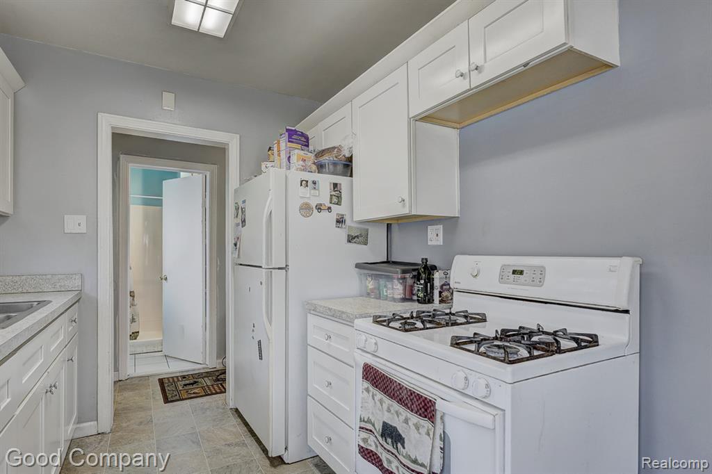 518 E Maxlow Avenue, Hazel Park, MI 48030 — Photo 14
