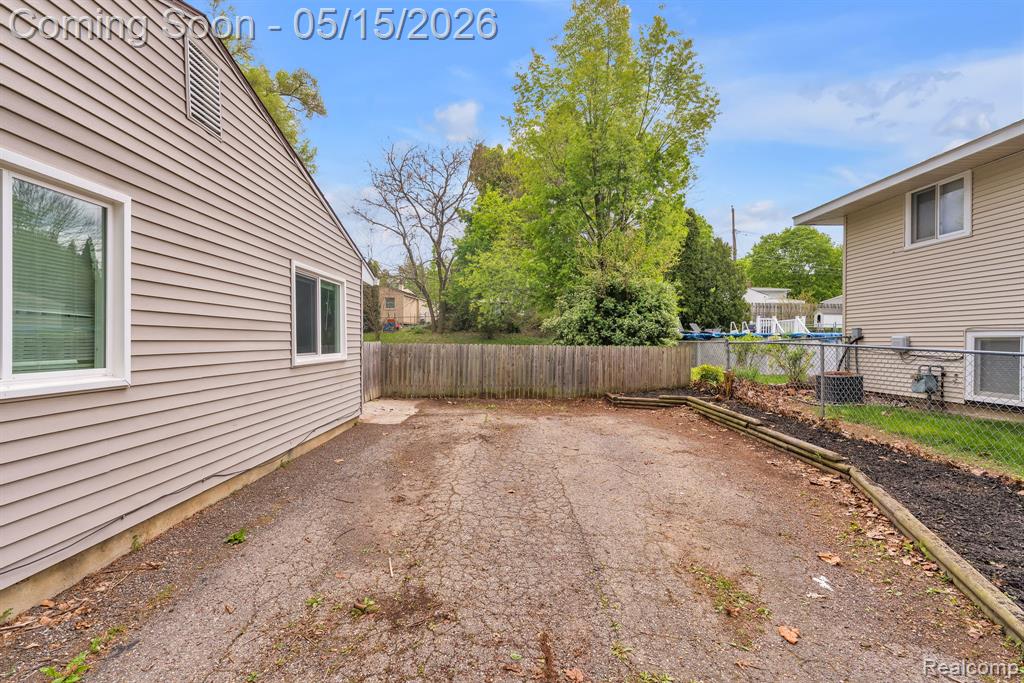 842 Bird Song Drive, Milford, MI 48381 — Photo 12