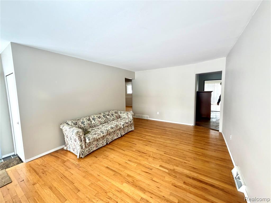 29265 Van Laan Drive, Warren, MI 48092 — Photo 7