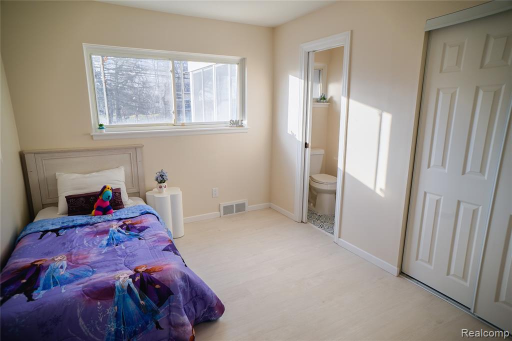 26923 Constance Avenue, Dearborn Heights, MI 48127 — Photo 10