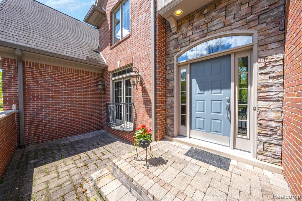 4502 Forest Edge Lane, West Bloomfield, MI 48323 — Photo 6