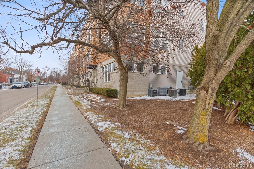 72 Clinton Street, Mount Clemens, MI 48043 — Photo 22