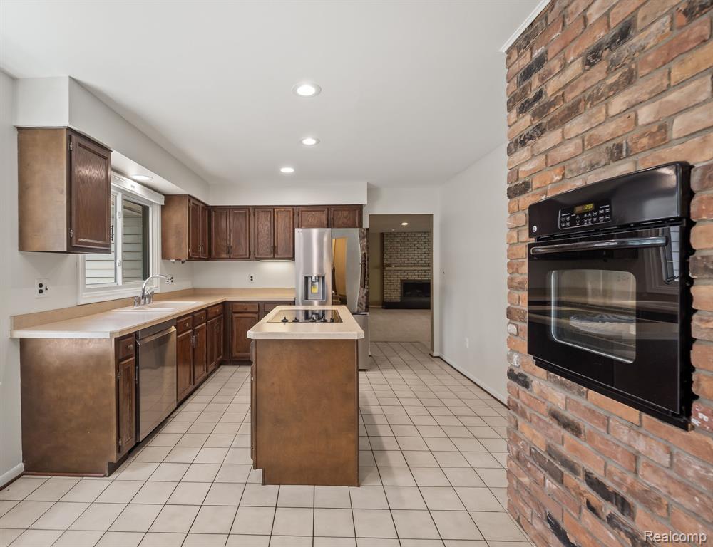 663 Lake Forest Road, Troy, MI 48309 — Photo 16