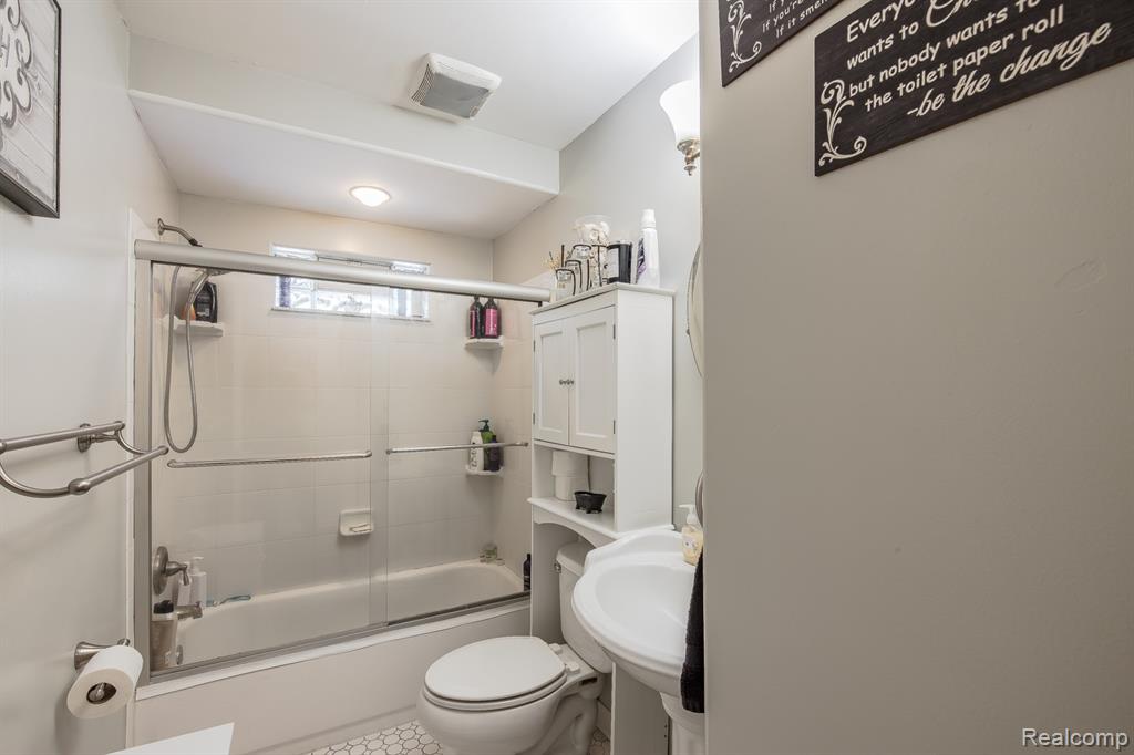 6621 Doyon Drive S, Waterford, MI 48327 — Photo 21