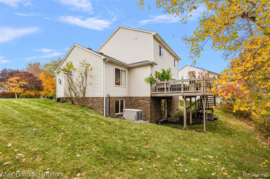 437 Cove View Drive, Waterford, MI 48327 — Photo 23