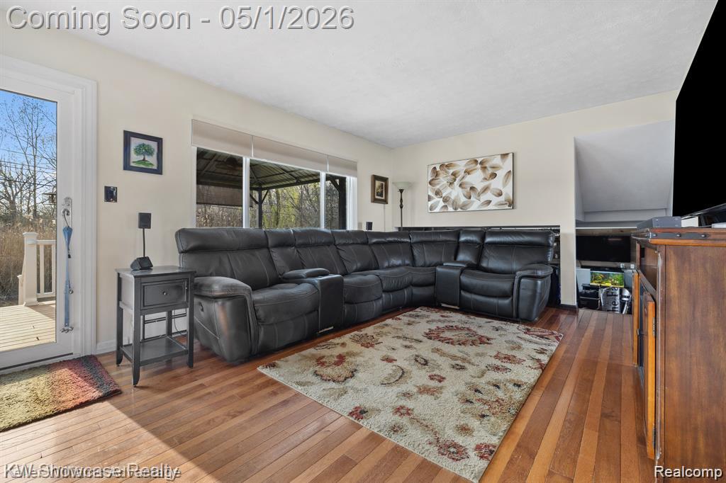 543 Woodland Drive, South Lyon, MI 48178 — Photo 8