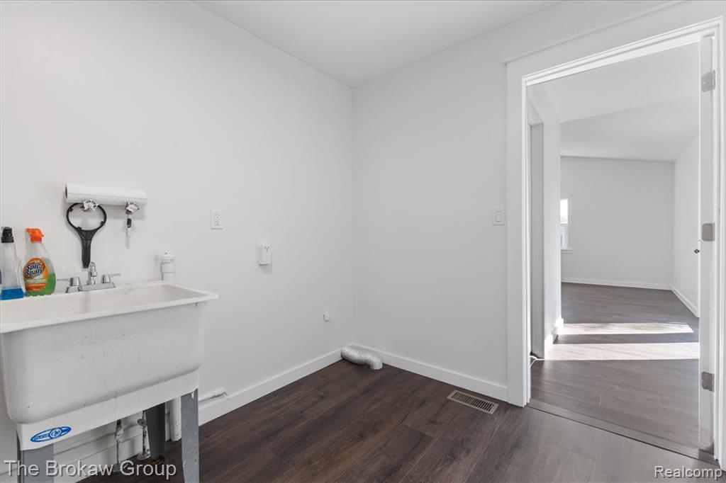 4062 N Belsay Road, Flint, MI 48506 — Photo 22