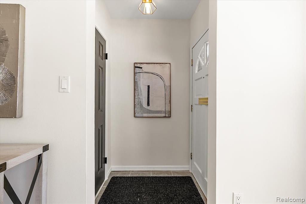 31060 E Rutland Street, Beverly Hills, MI 48025 — Photo 5