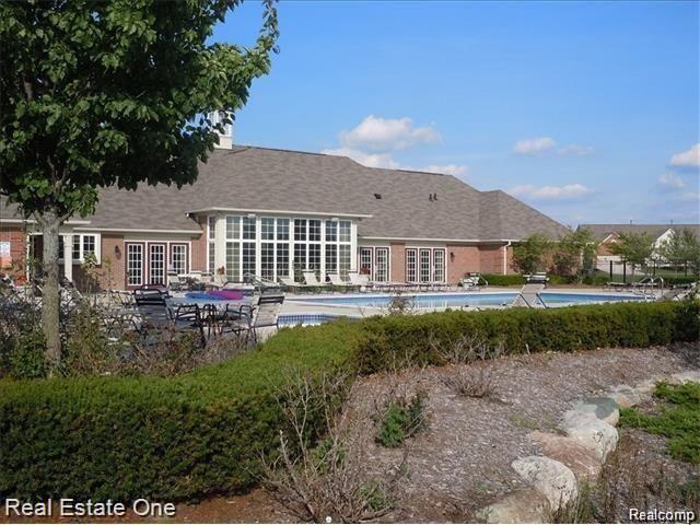 28209 Oakmonte Circle E, 60, New Hudson, MI 48165 — Photo 49