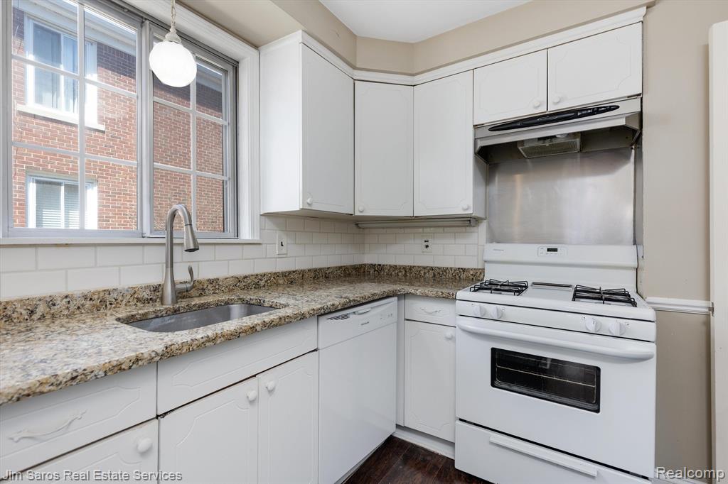743 HARCOURT Road, Grosse Pointe Park, MI 48230 — Photo 8