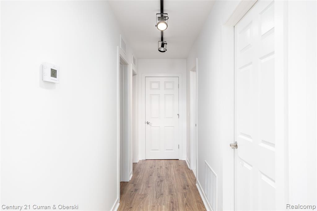 549 E Marshall Street, Ferndale, MI 48220 — Photo 11