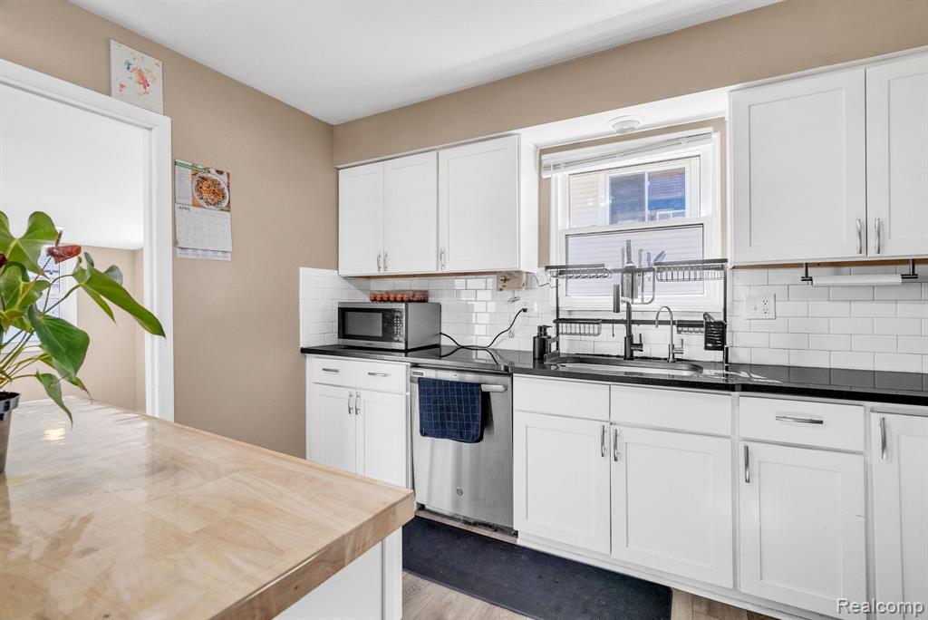 9749 Sylvester Street, Taylor, MI 48180 — Photo 17