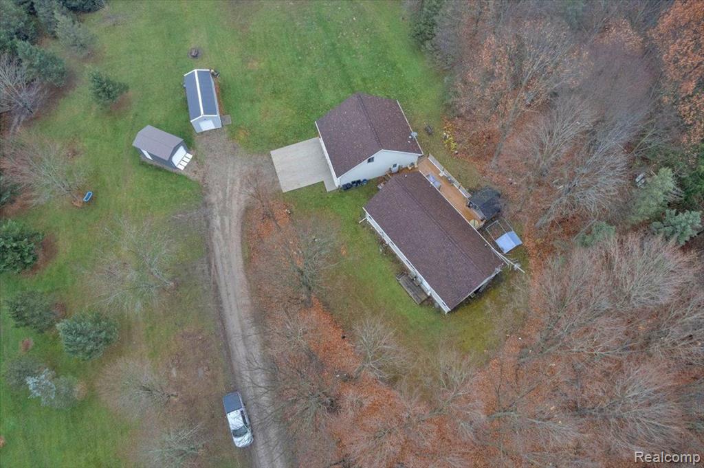 6789 LYONS Road, Imlay City, MI 48444 — Photo 27