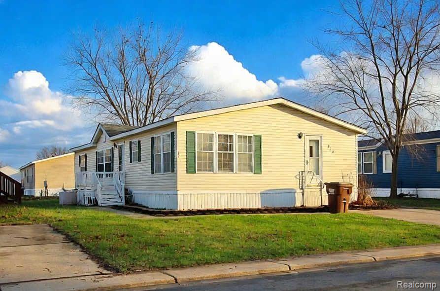 372 Holly Glen, Monroe, MI 48161
