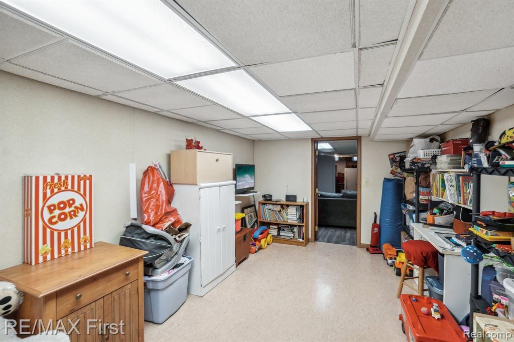 4812 FOXCROFT Drive, Troy, MI 48085 — Photo 32