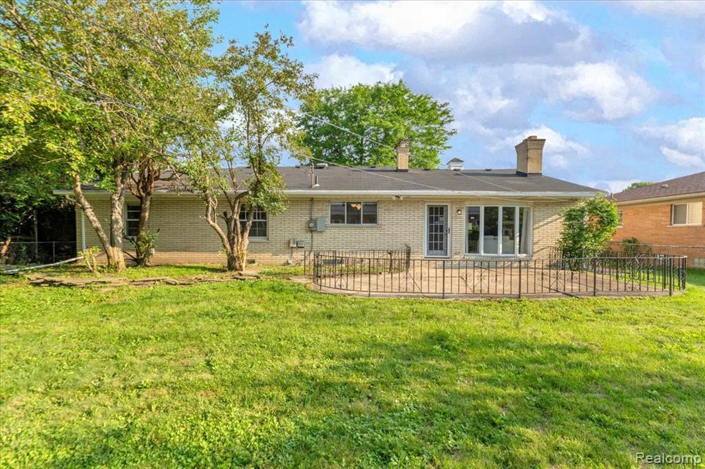 19039 Elsmere Avenue, Eastpointe, MI 48021 — Photo 33