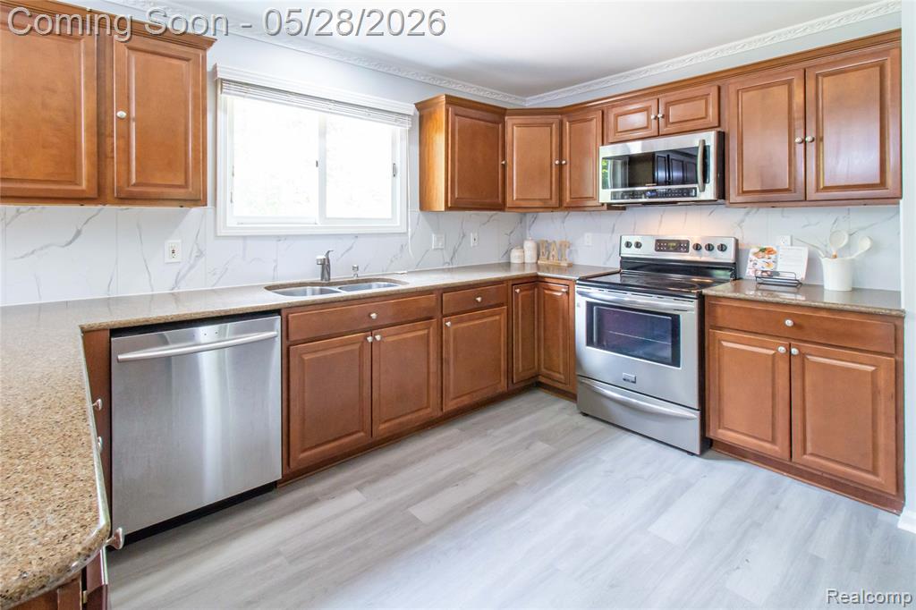 6910 Leytonstone Boulevard, West Bloomfield, MI — Photo 13