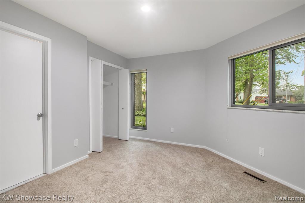 983 ARTDALE, White Lake, MI 48383 — Photo 25