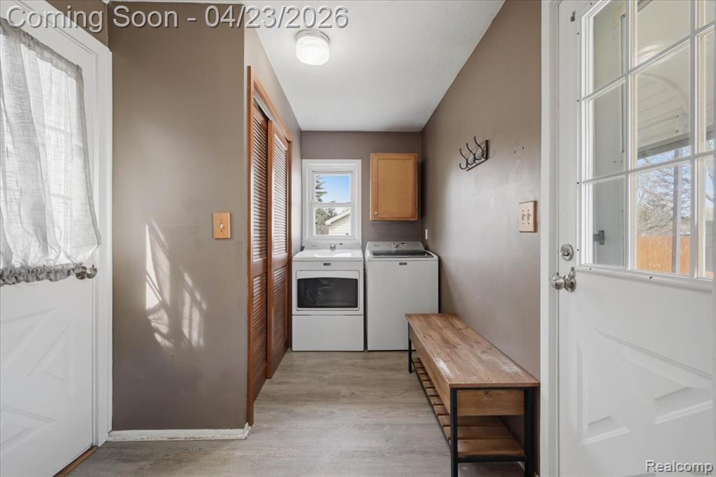 4008 Woodmere Drive, Waterford, MI 48329 — Photo 13