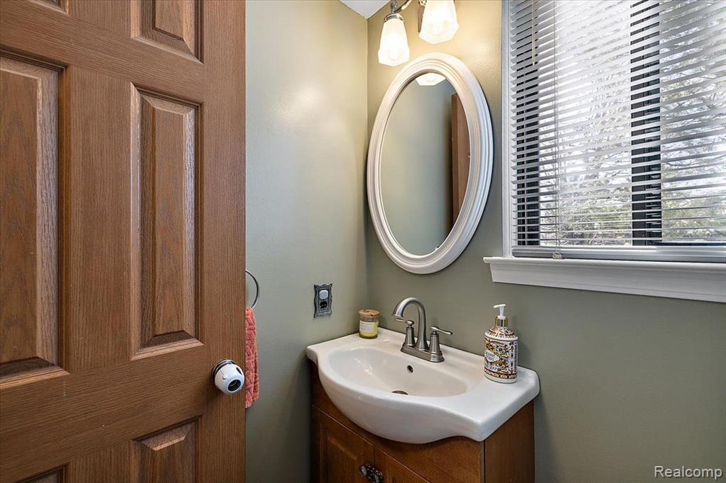 5621 SALLY Road, Clarkston, MI 48348 — Photo 17