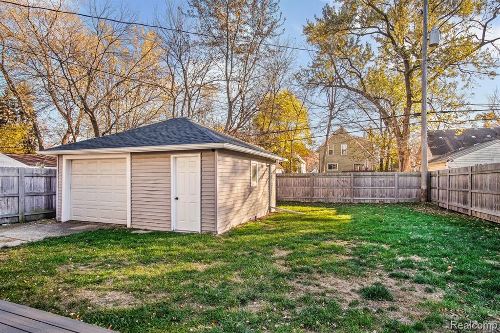 565 W Saratoga Street, Fenton, MI 48220 — Photo 19
