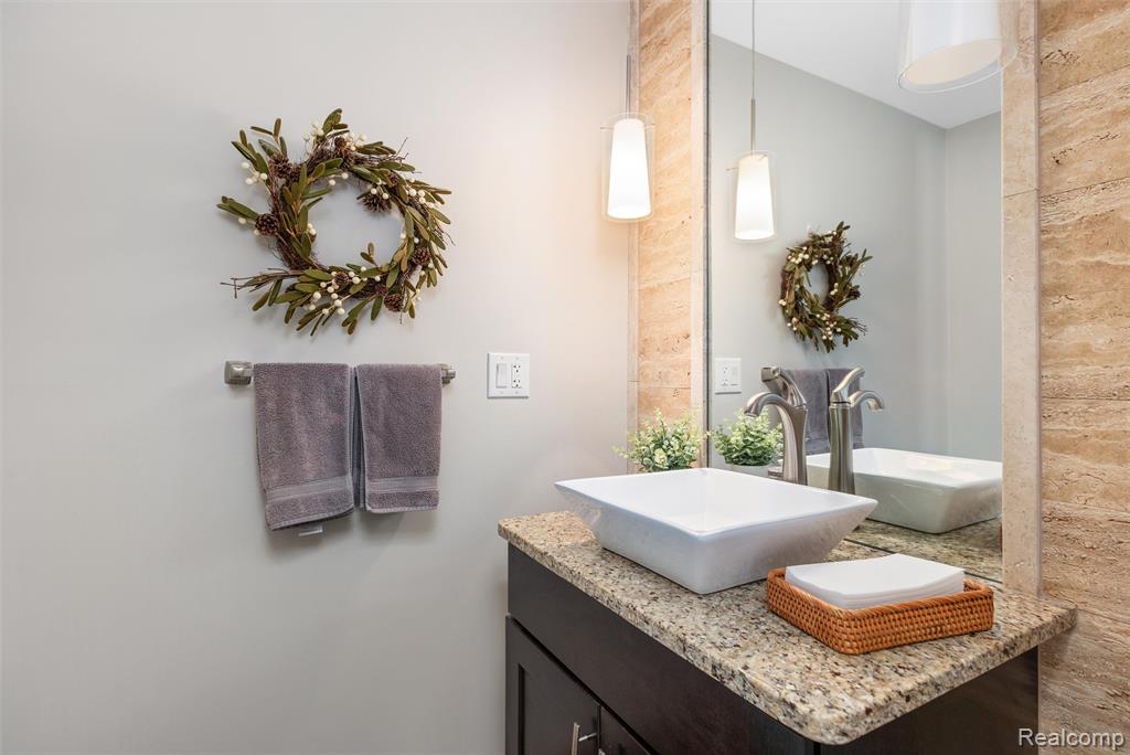 38846 Venetian Drive, Harrison Township, MI — Photo 21