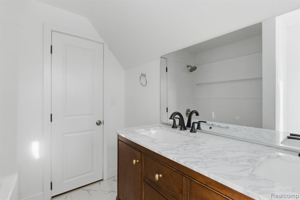 16022 Stephens Drive, Eastpointe, MI 48021 — Photo 12