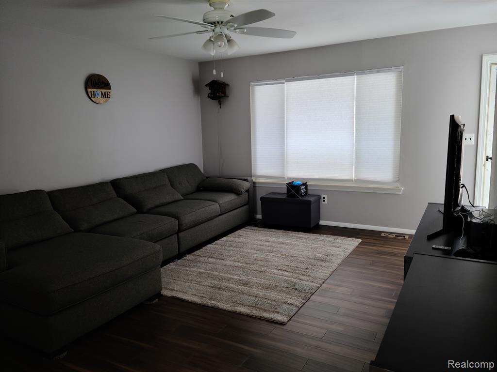 9242 PANAMA Avenue, Ypsilanti, MI 48198 — Photo 25