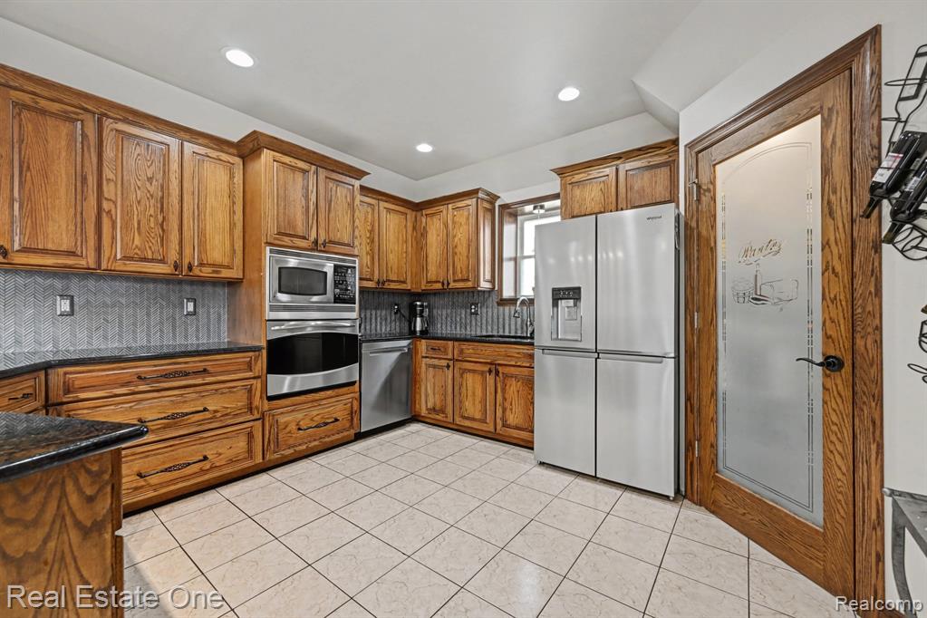 2061 Rosedale Drive, West Bloomfield, MI 48324 — Photo 14