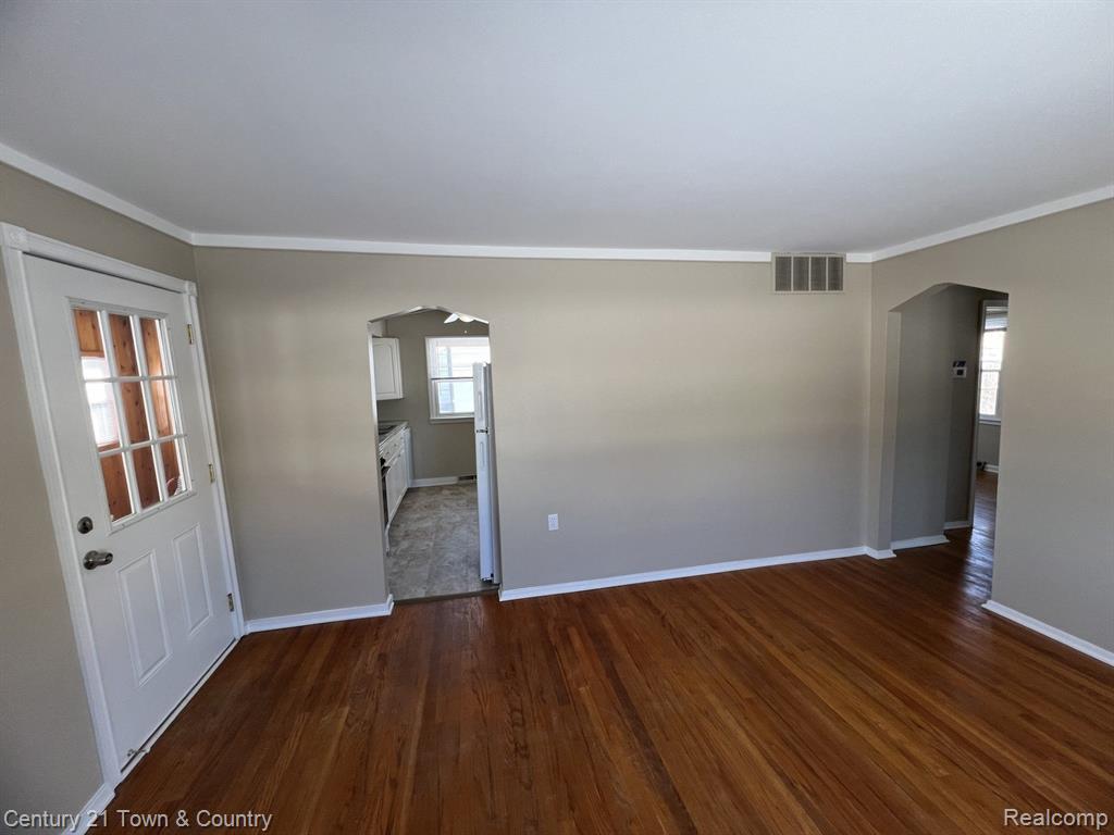 697 E ANNABELLE Avenue, Hazel Park, MI 48030 — Photo 7