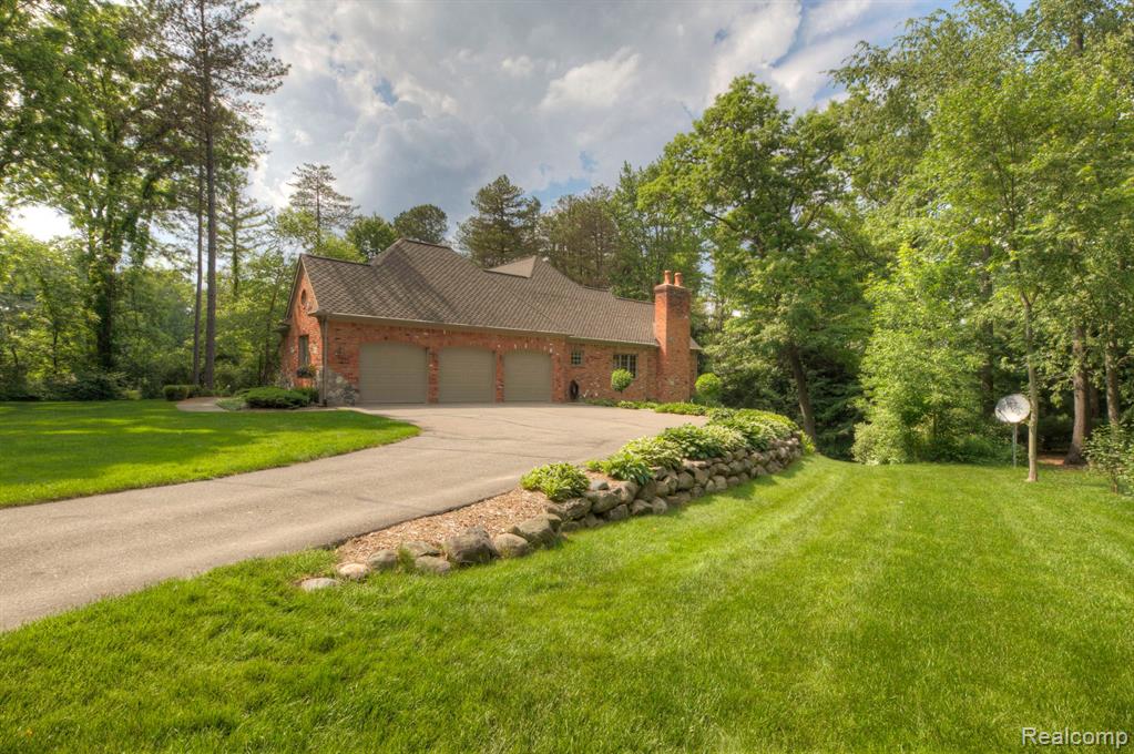 5718 EVERGREEN, Howell, MI 48855 — Photo 3