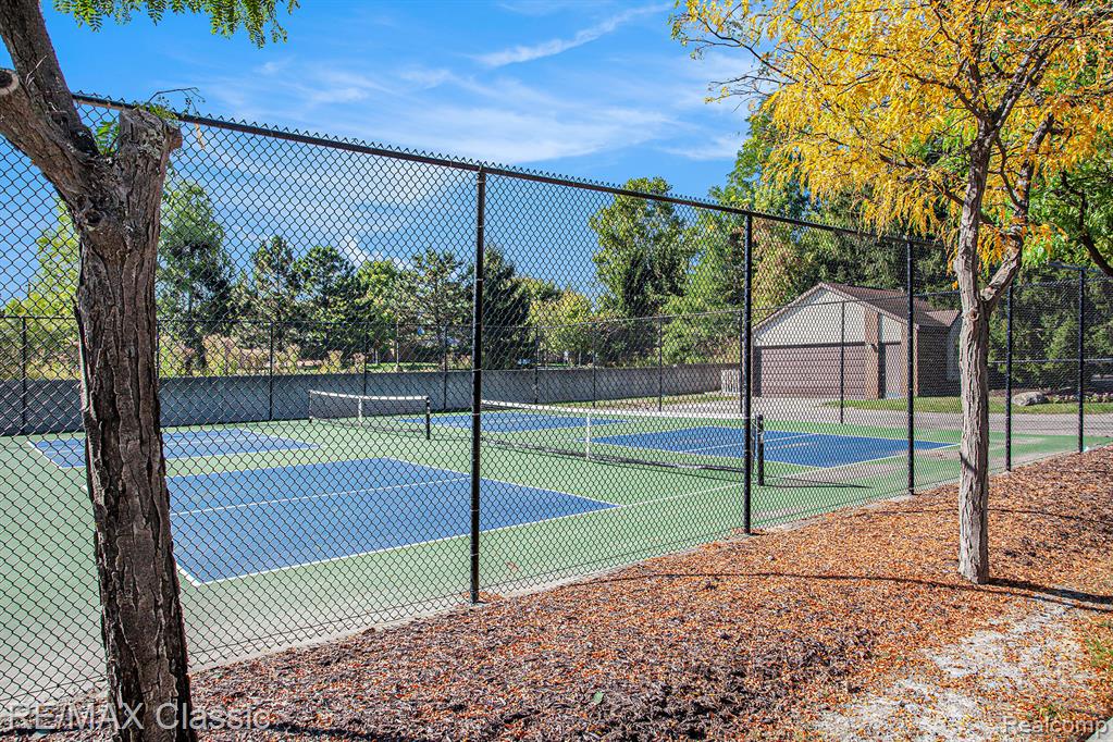 6619 Ridgefield Circle, 205, West Bloomfield, MI — Photo 20