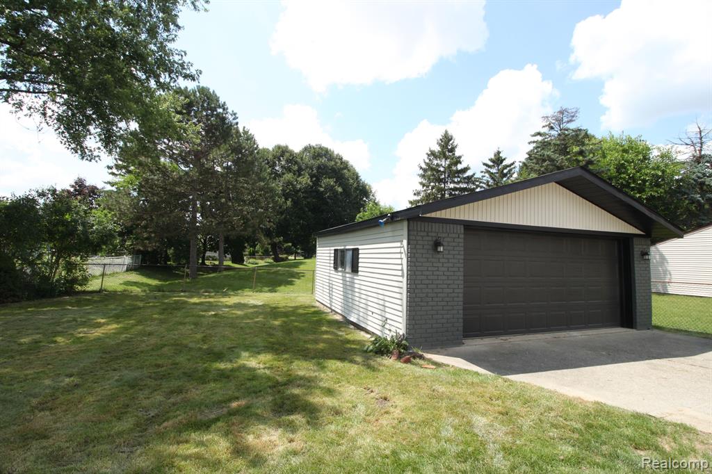 4833 OCEAN Court, Sterling Heights, MI 48310 — Photo 4
