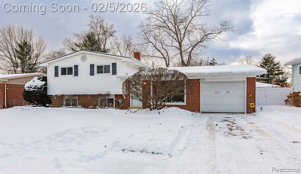 21123 Laurelwood Street, Farmington, MI 48336 — Photo 2