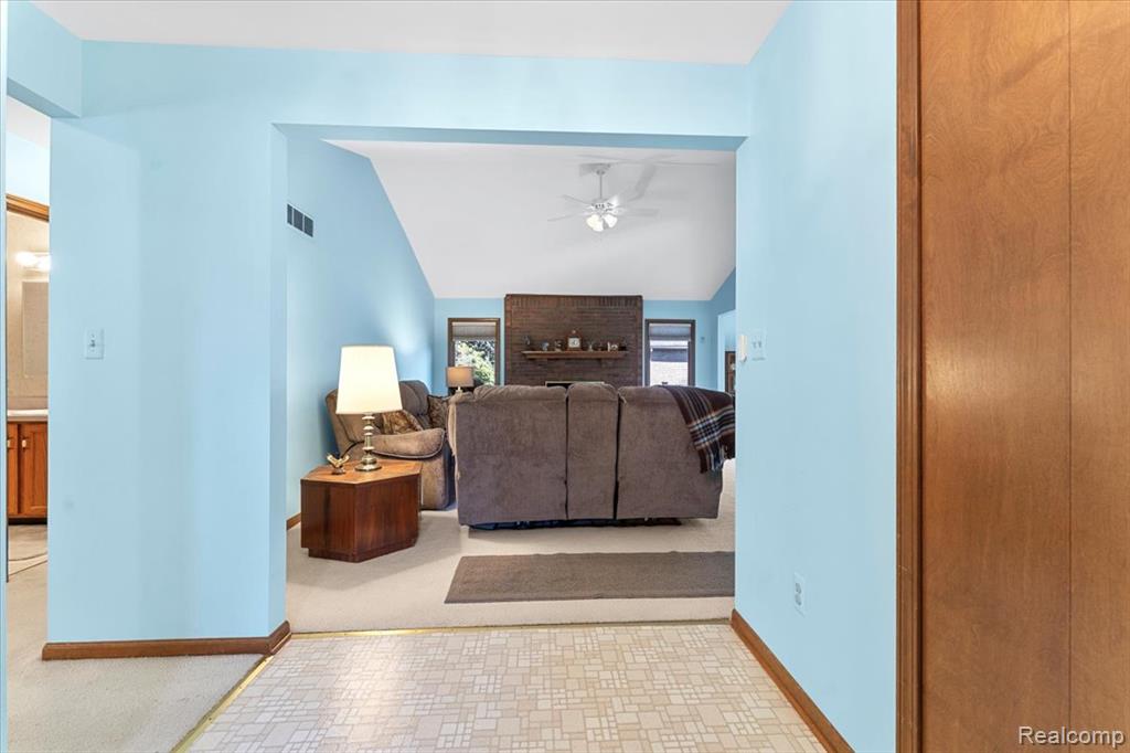 912 River Court, Wyandotte, MI 48192 — Photo 3