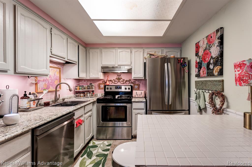 42627 Savoy Court, Northville, MI 48167 — Photo 13