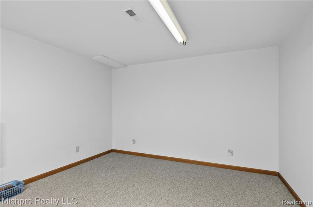 670 Green Creek Lane, Oxford, MI 48371 — Photo 46