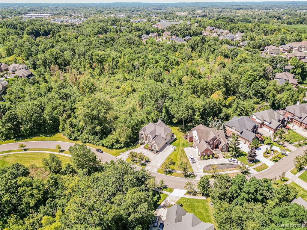 5570 HAMPSHIRE Drive, West Bloomfield, MI — Photo 8