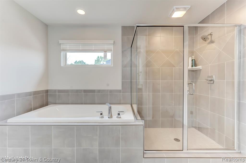50784 SEVILLA Circle, Novi, MI — Photo 42