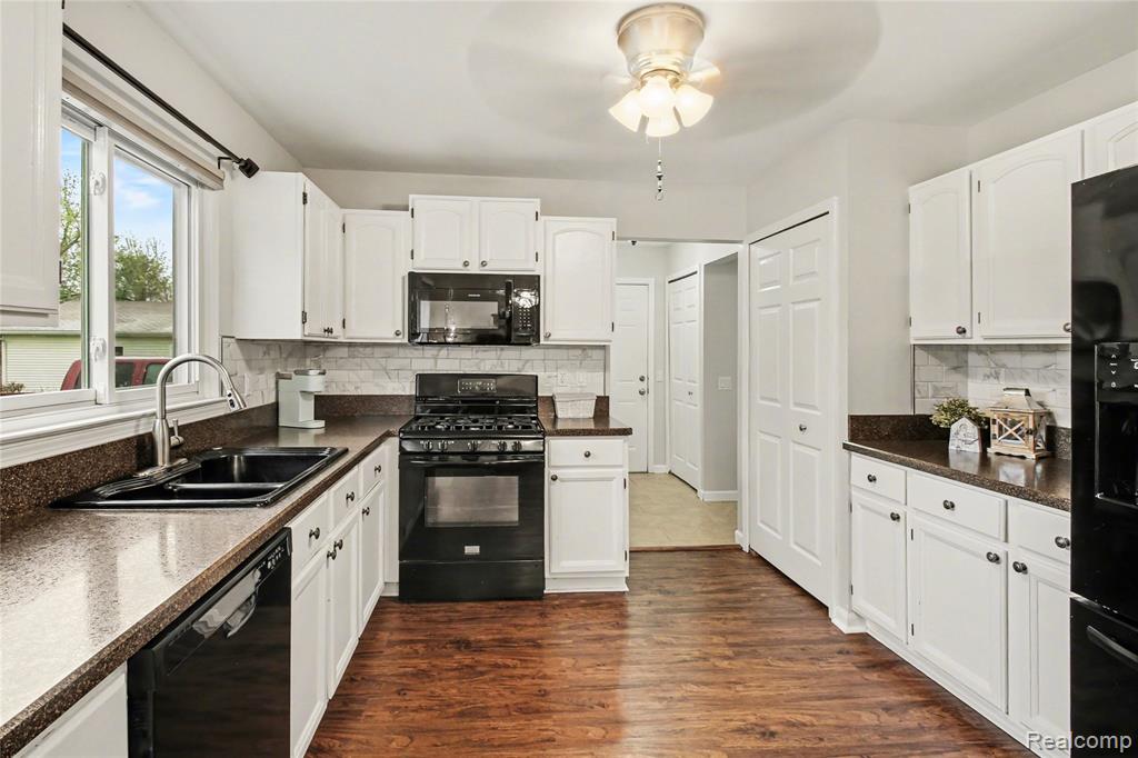920 Meadowlark Lane, Howell, MI 48843 — Photo 9