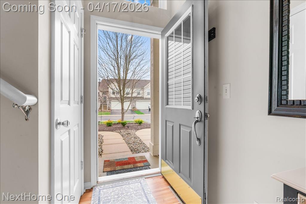 560 Dockside Circle, 43, Holly, MI 48442 — Photo 2