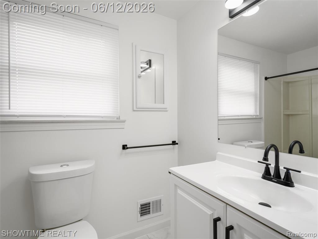 20120 Brian Court, Clinton Twp, MI 48035 — Photo 17