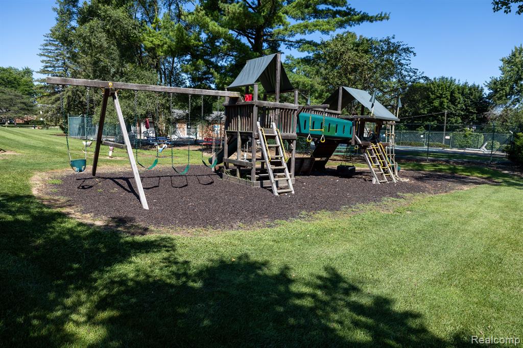 6825 ALDERLEY Way, West Bloomfield, MI — Photo 49