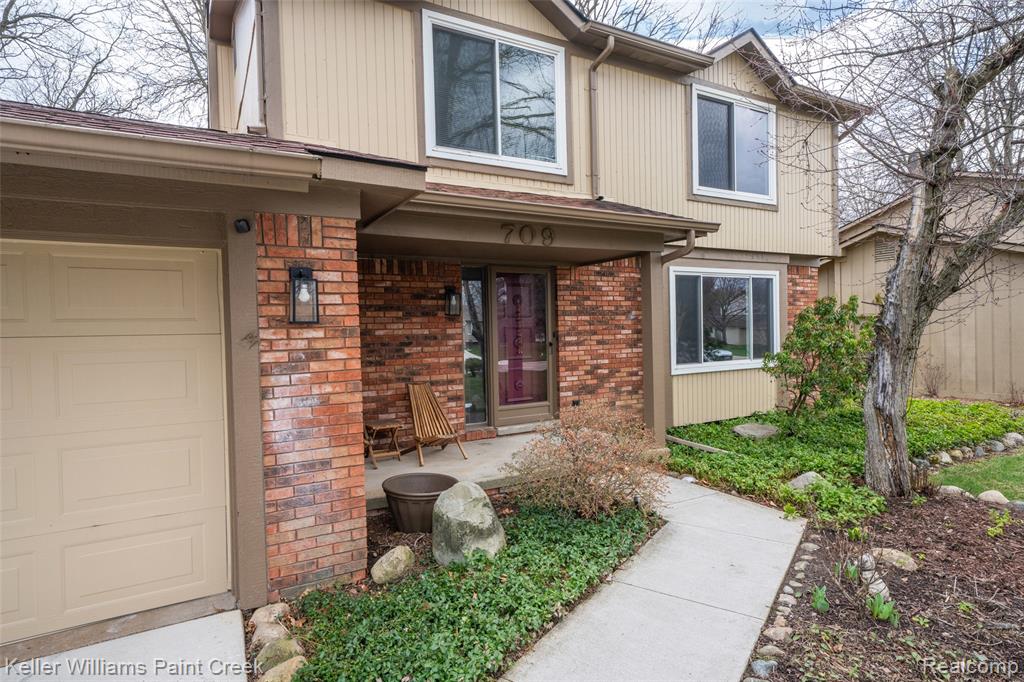 709 Denham Lane, Rochester Hills, MI 48307 — Photo 2