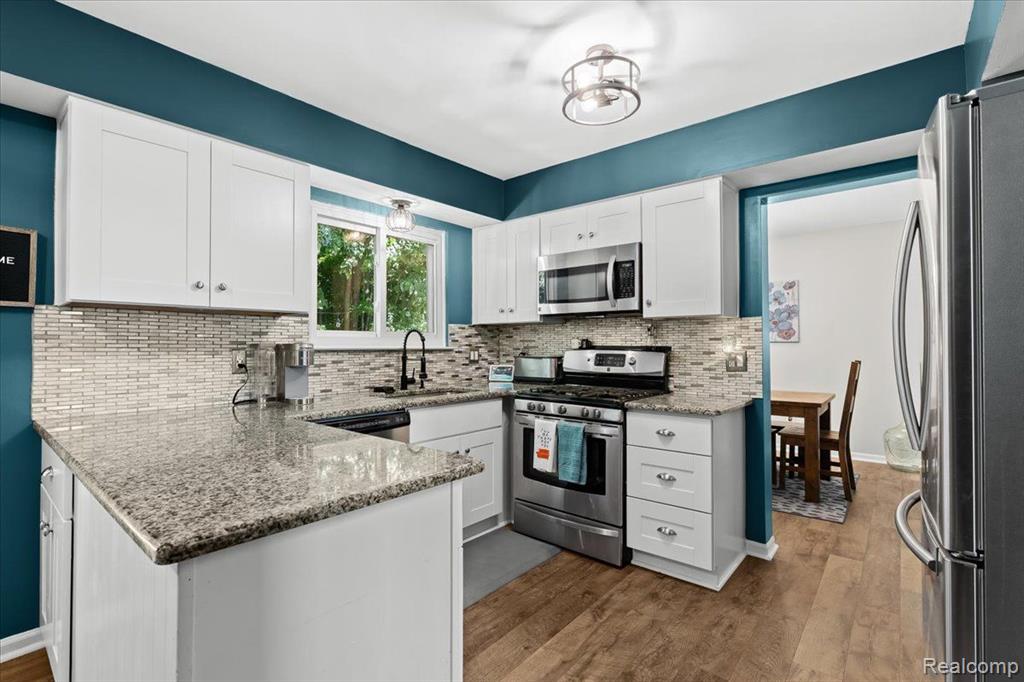 7050 Fox Chase Lane, Westland, MI — Photo 9