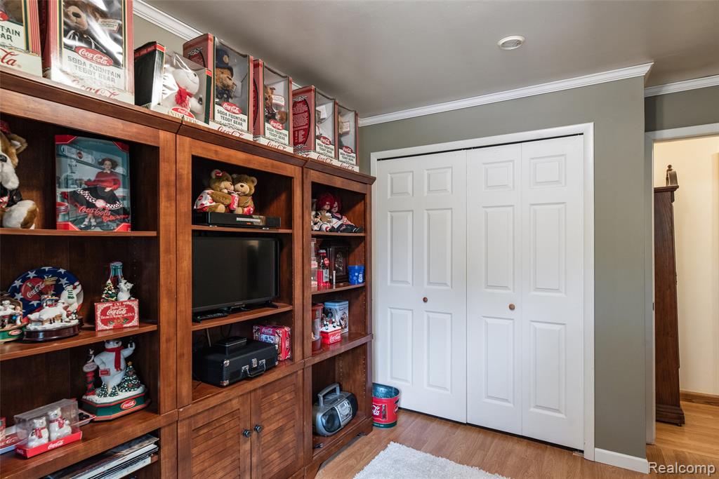 4245 Bunker Avenue, West Bloomfield, MI 48323 — Photo 15