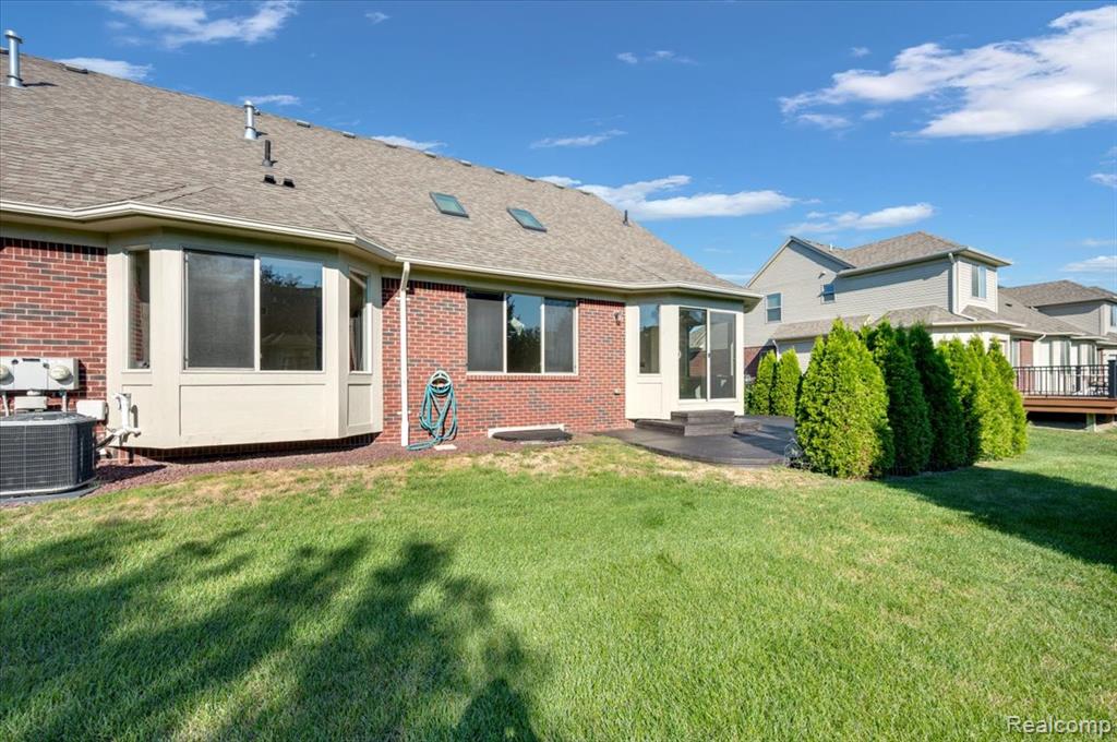 50088 Watling Street, 99, Shelby Twp, MI 48317 — Photo 3