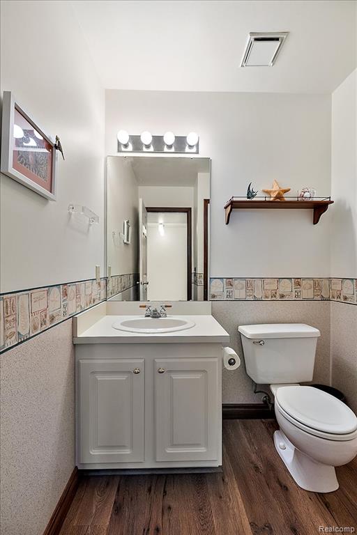 404 Meadow Bridge Drive, Rochester Hills, MI 48307 — Photo 18